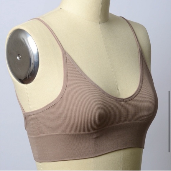 New Cozy Seamless Bralette - Picture 4 of 7